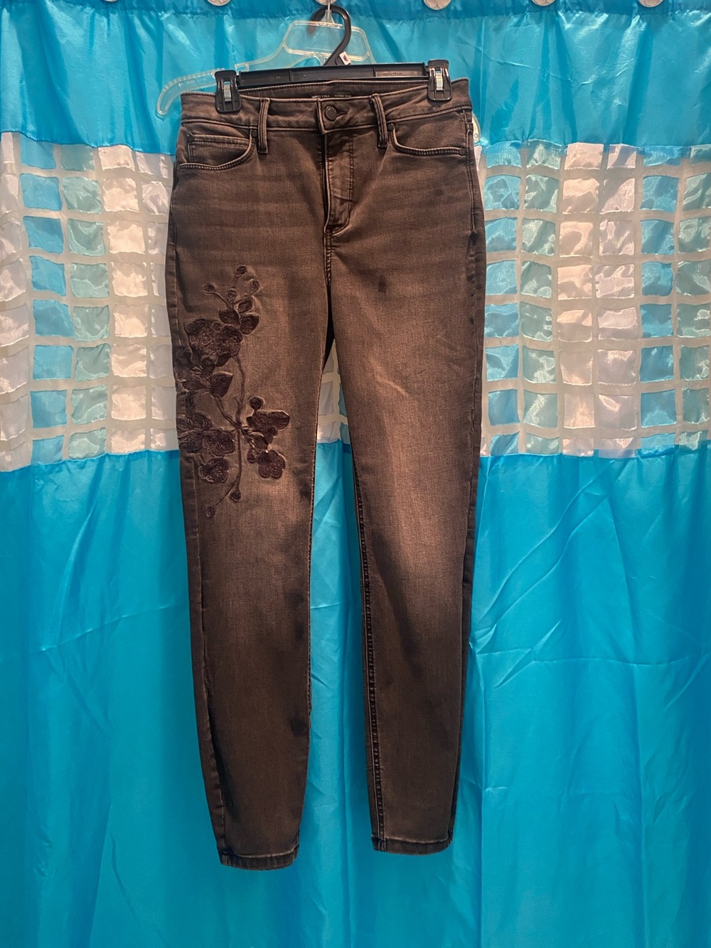Simply Vera Vera Wang Black Skinny Jeans with Floral Embroidery